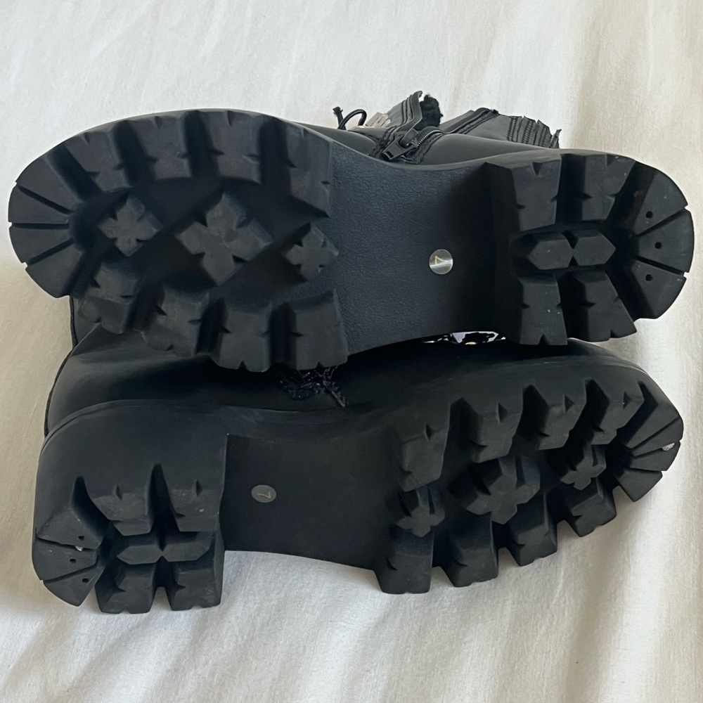 ✨SALE✨JEFFREY CAMPBELL Stanley Lace Up Hiker Combat Boot Black SIZE 7 Shearling - Picture 15 of 16